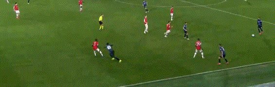 1635888236174082303.gif 640.gif